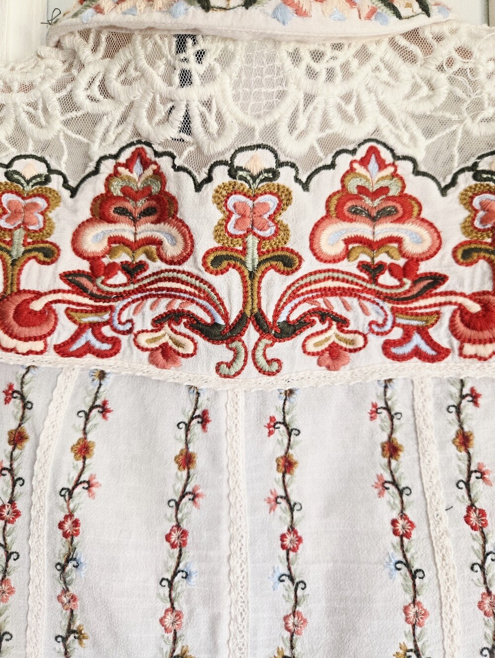 Anthropologie Akemi + Kin Boullion Floral Embroidered Crochet Lace Button Down 6 - Picture 9 of 14